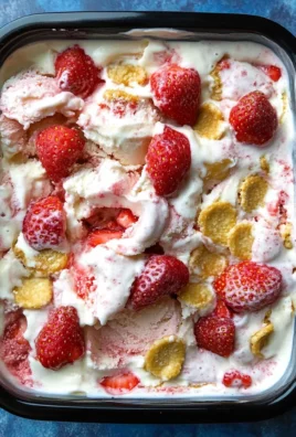 No-Churn Strawberry Cheesecake Ice Cream